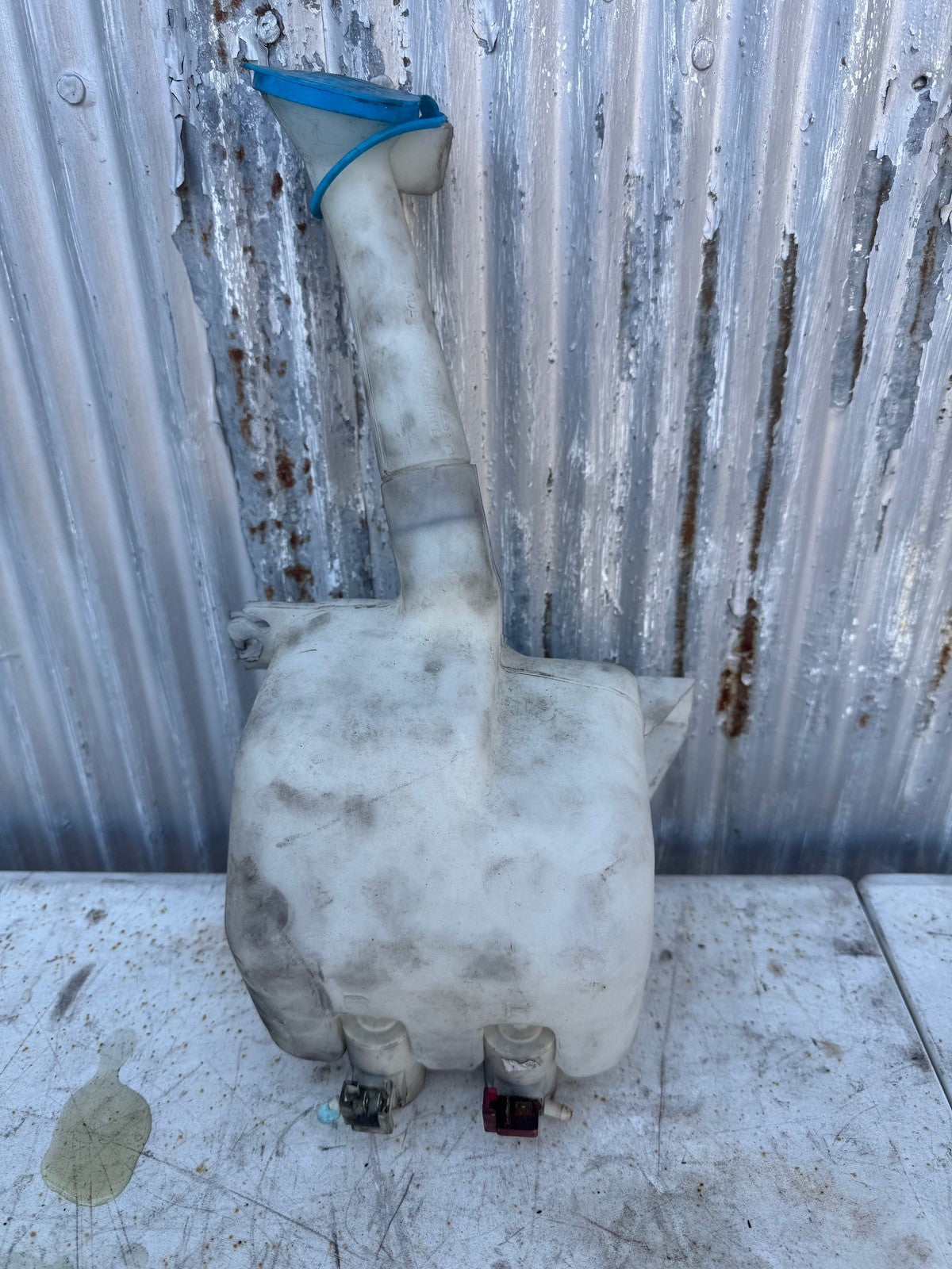 2007 Honda Fit Windshield Washer Bottle