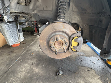 2004 2005 Mazda Rx8 Front Driver side Knuckle hub 