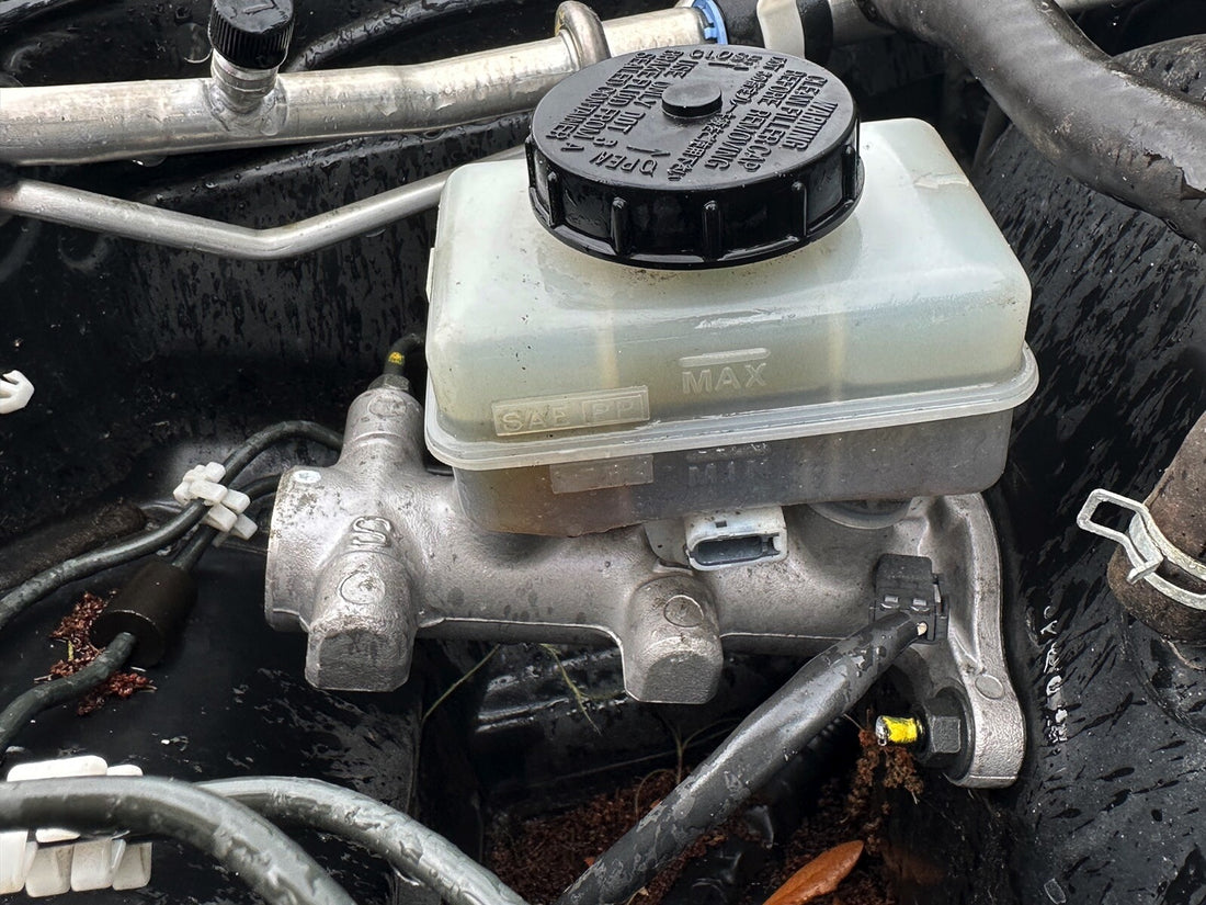 2003-2009 Nissan 350z Brake Master Cylinder OEM off 2008 A/T 