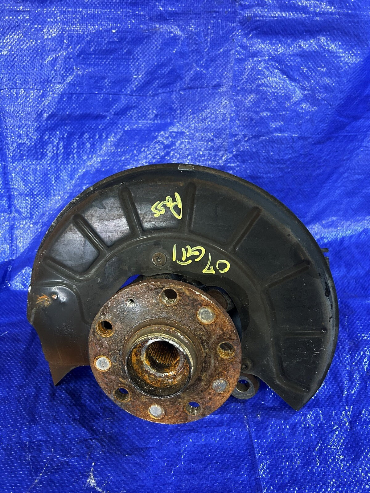 05-07 VW GTI Front Passenger RH Side Knuckle Hub 