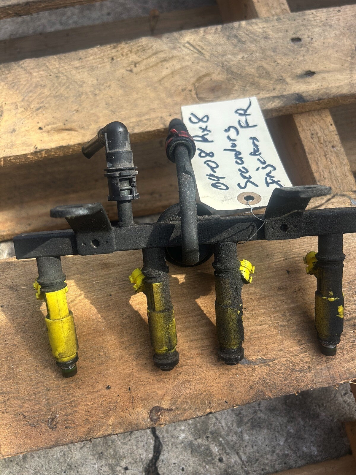 04-08 Mazda Rx8 Seconda Fuel rail and injectors