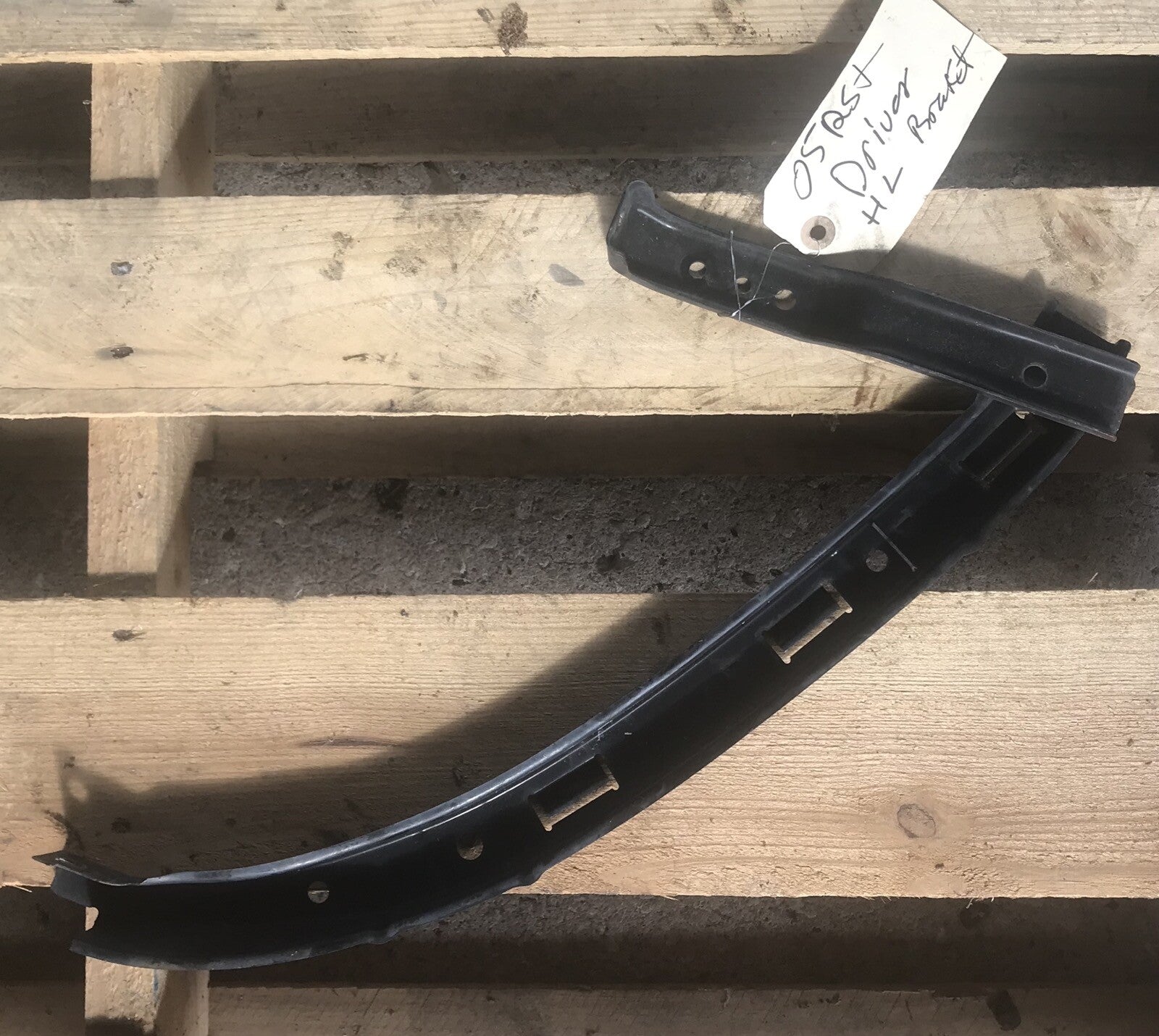 05 Acura RSX Driver's Side Headlight Bracket 