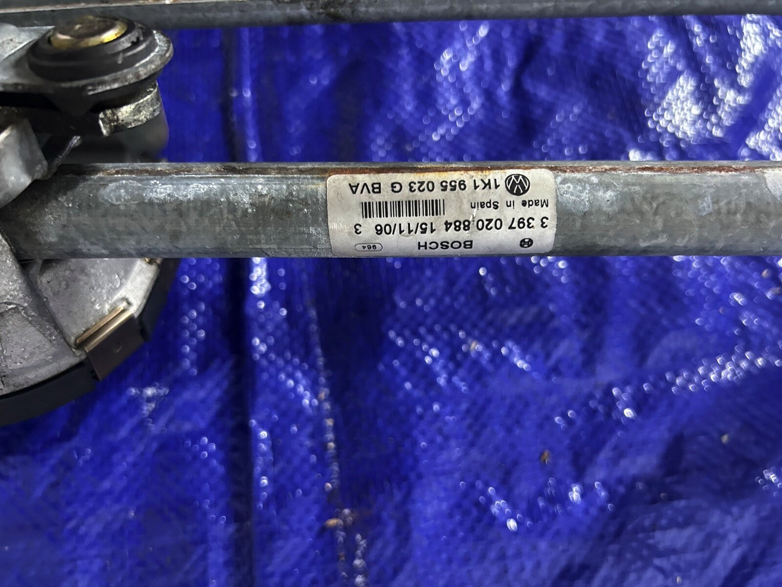 07 VW GTI Windshield Wiper Motor Assembly 