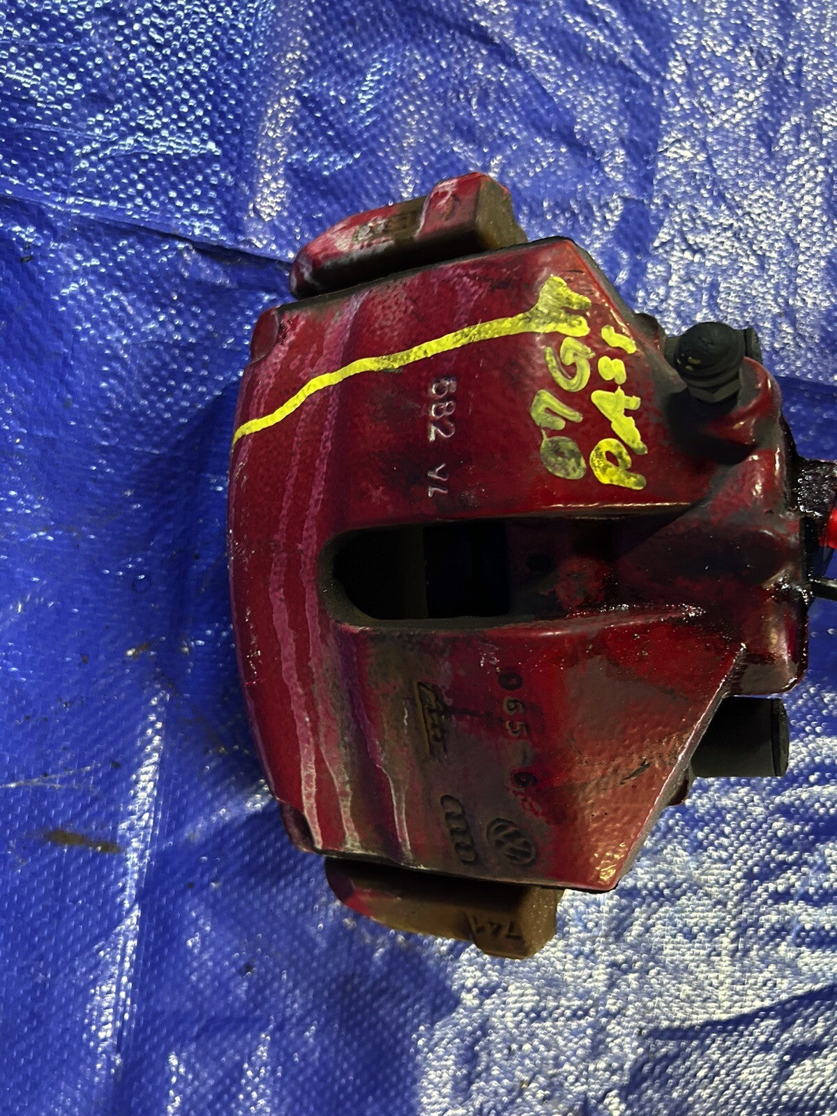 07 VW GTI passenger Front  Caliper
