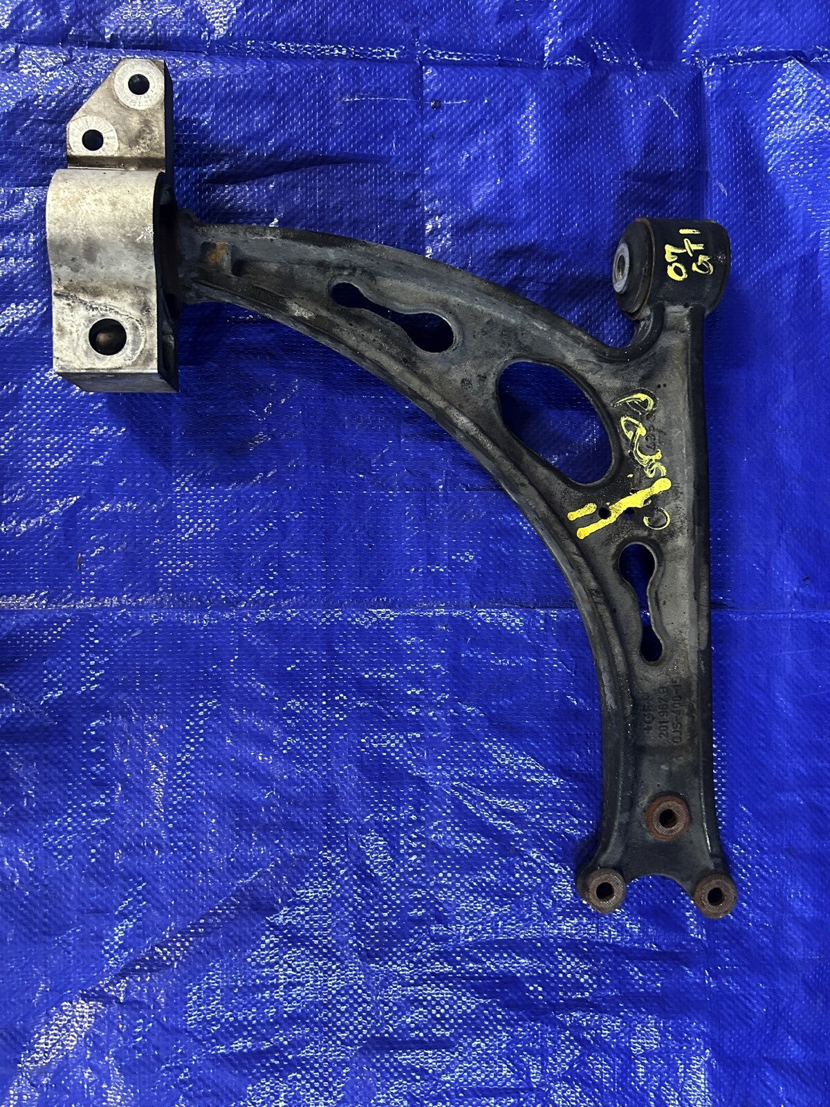 07 VW GTI Lower Control Arm Passenger right 