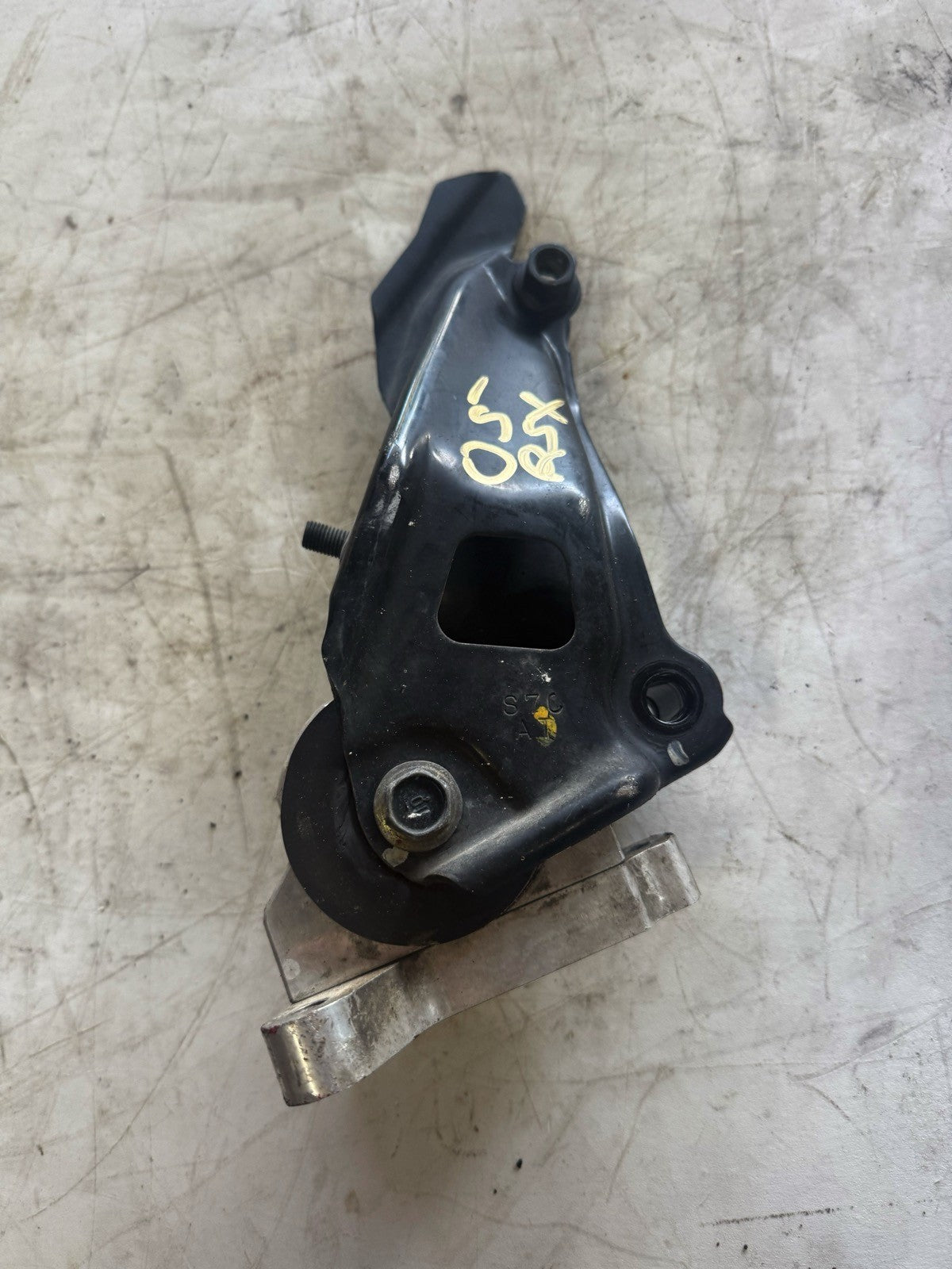 2005 2006 Acura RSX Rear engine mount 