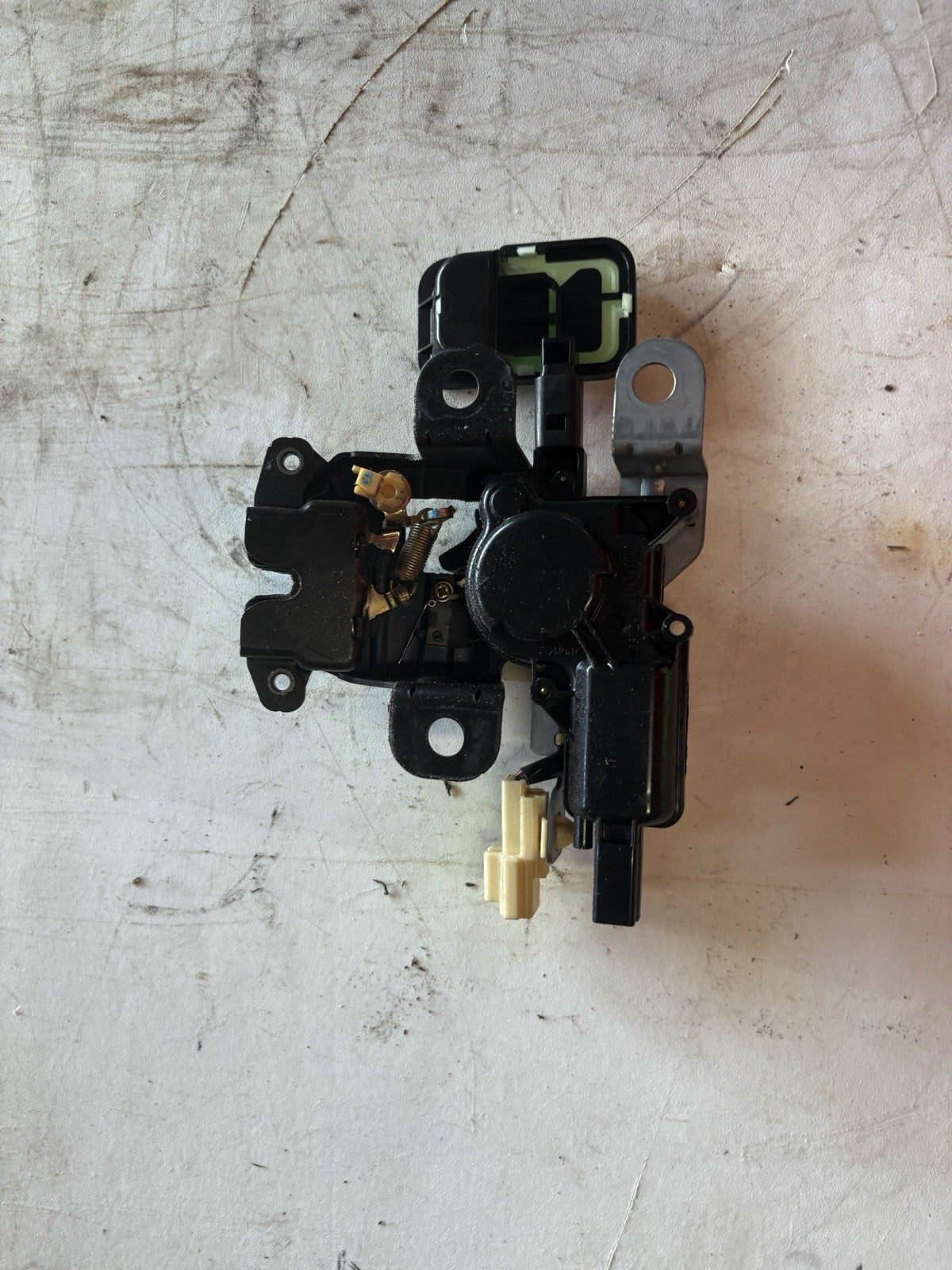 2004-2006 Mazda Rx8 Trunk Lock 