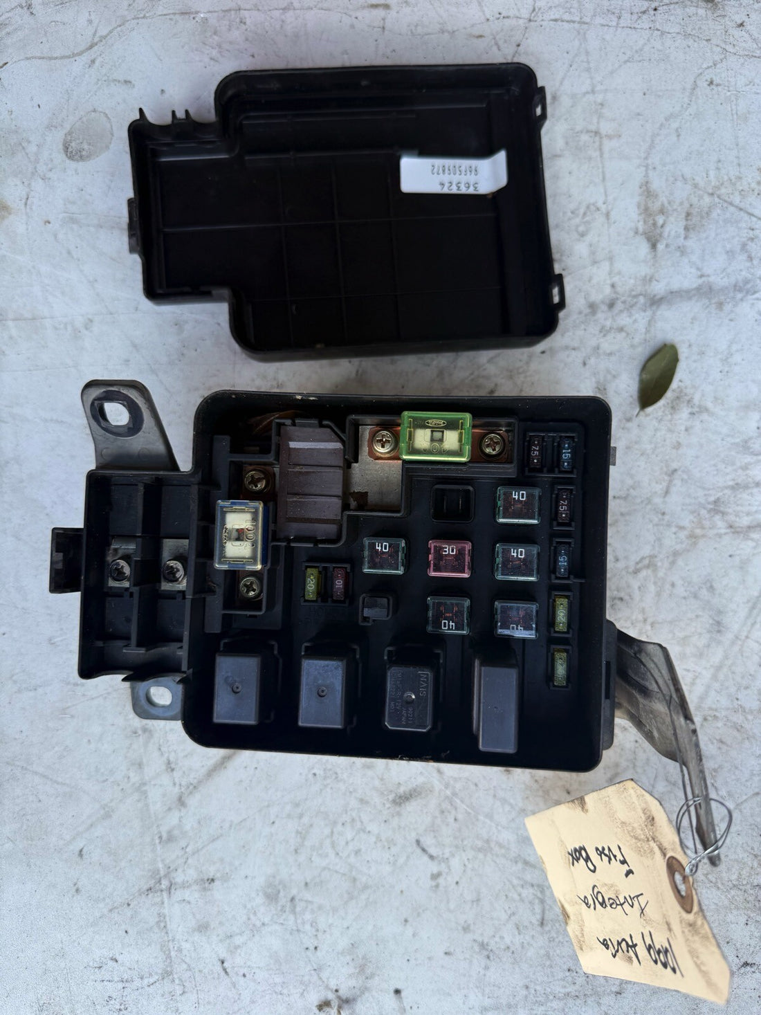1999-2001 Acura Integra Engine bay Fuse box