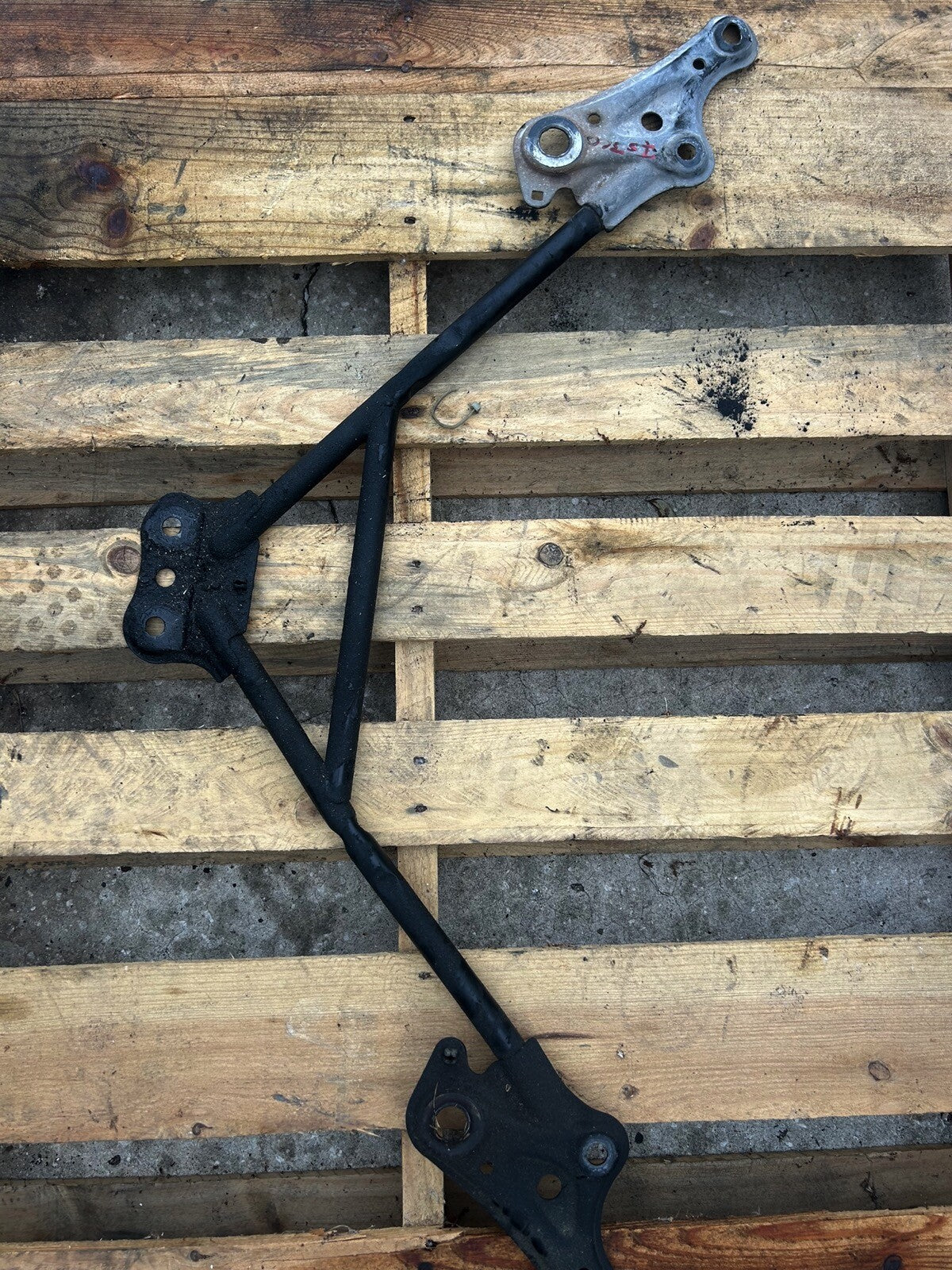01-05 Lexus IS300 Front Chassis Lower A Brace 