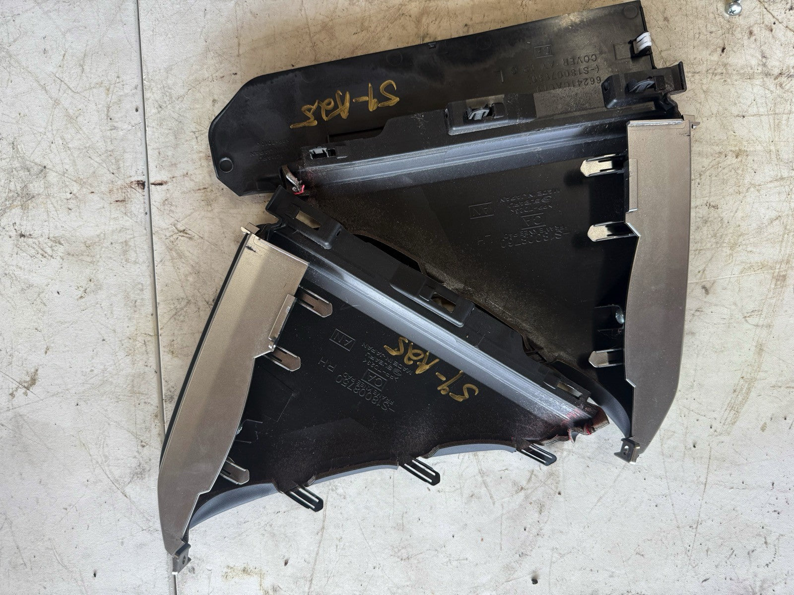 2017-2020 Subaru BRZ knee pad trim L&R 