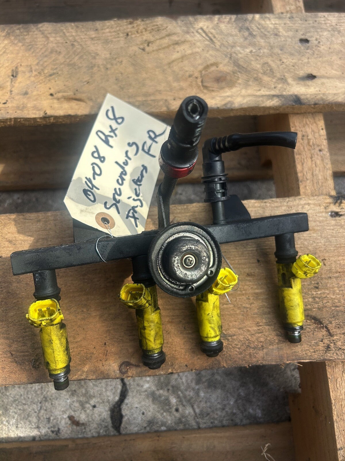 04-08 Mazda Rx8 Seconda Fuel rail and injectors