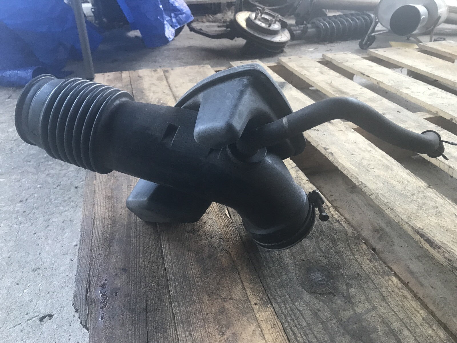 01-05 Lexus IS300 Resonator Intake Housing Duct