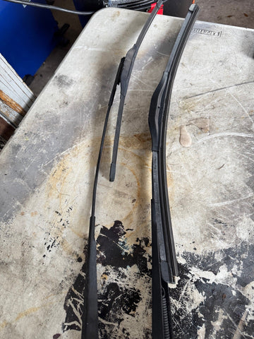 2012 VW Windshield Wiper Arm (Pair)