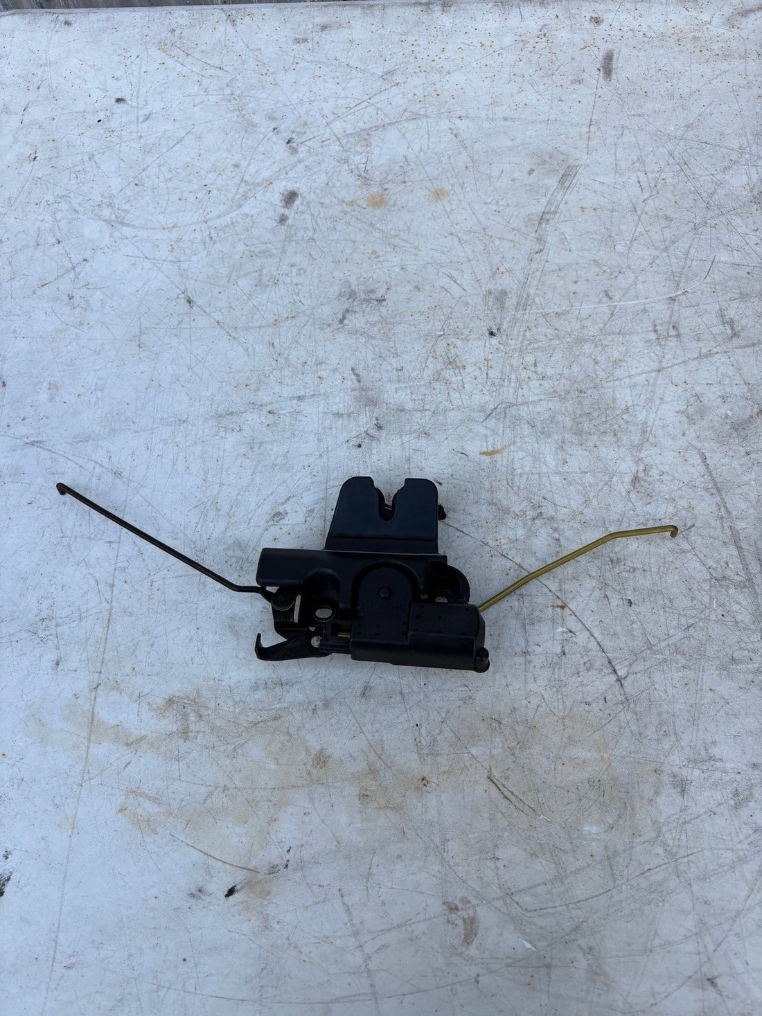2002-2006 Lexus IS300 Trunk Latch Accutator With Linkages 