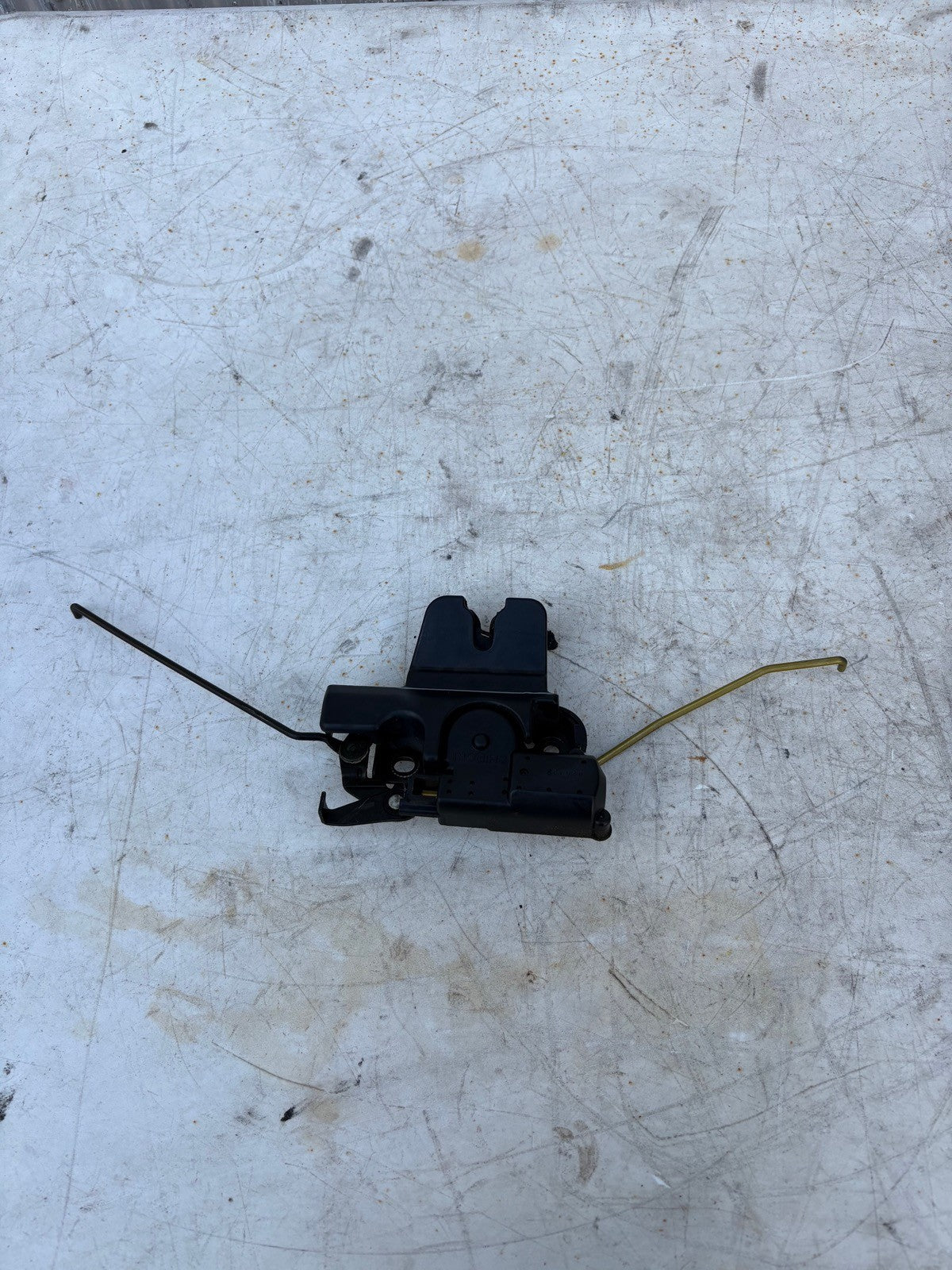 2002-2006 Lexus IS300 Trunk Latch Accutator With Linkages 