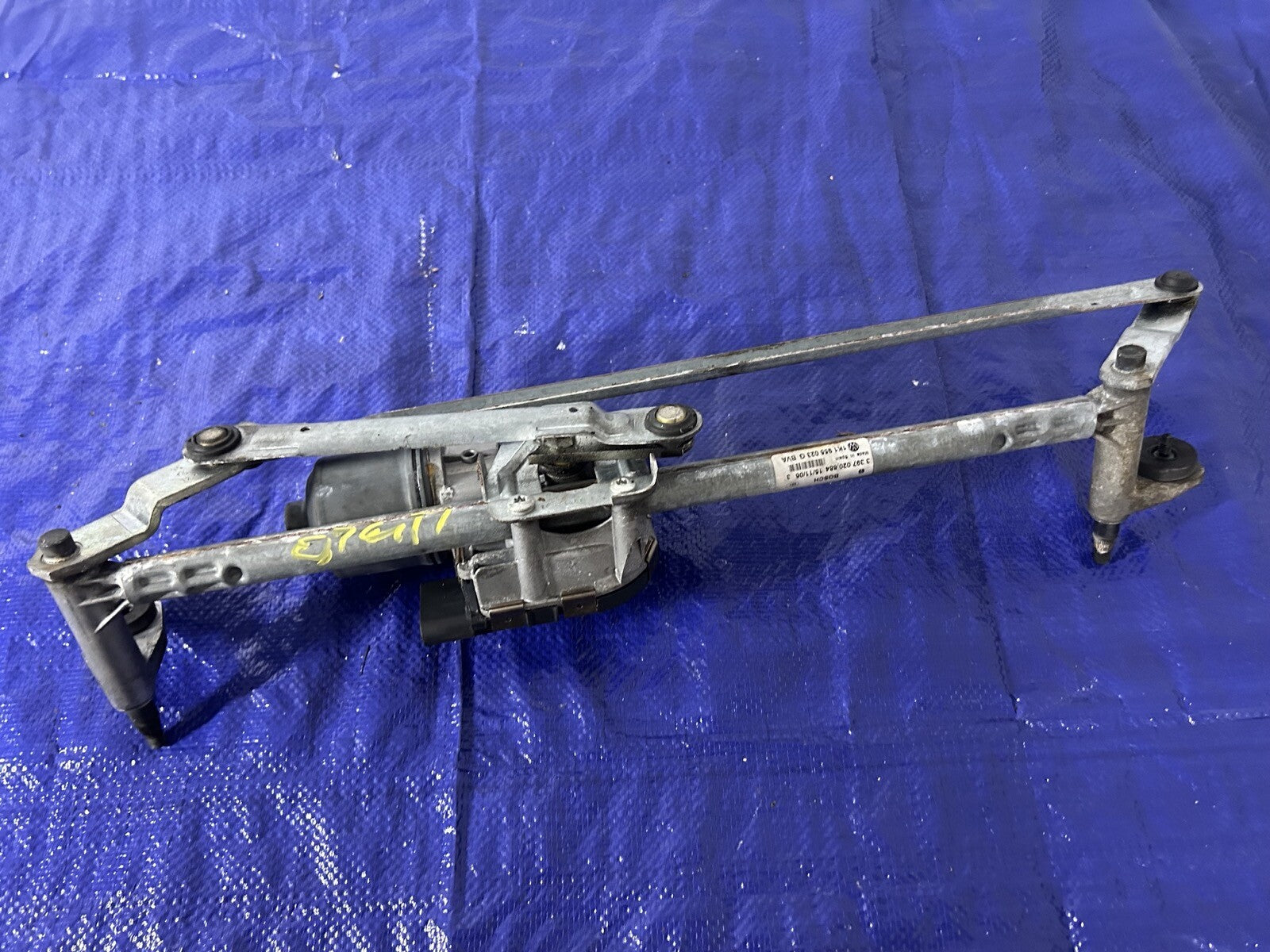 07 VW GTI Windshield Wiper Motor Assembly 