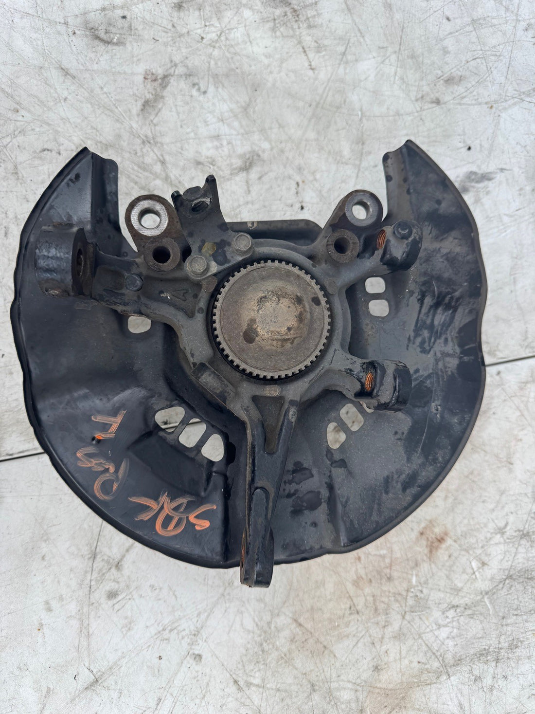 2000-2004 Honda S2000 Front Passenger Knuckle Hub Assembly 