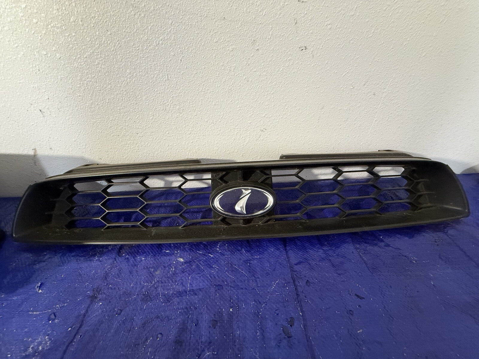 2003 Subaru WRX STI GRILL FRONT BUG EYE