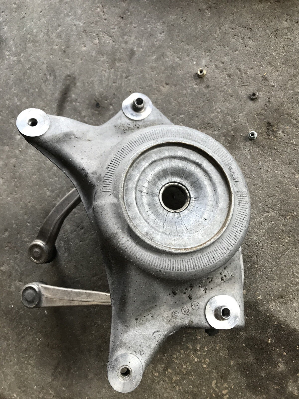 Front Suspension Upper Shock Strut Mount Left For AUDI A4 A5 Q5 