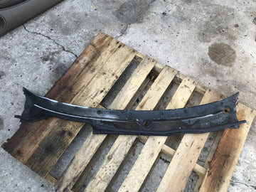 94-01 Acura Integra Windshield Wiper Cowl Screen Assembly