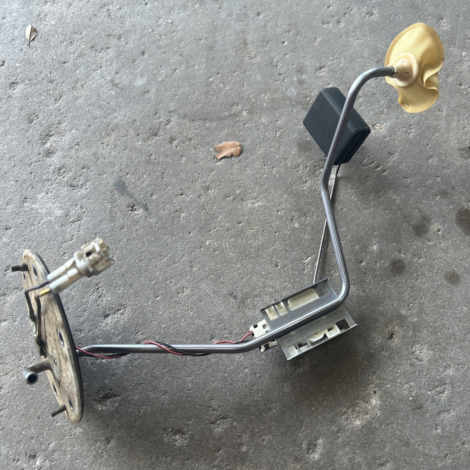 2000-2007 Subaru Impreza fuel tank sending unit