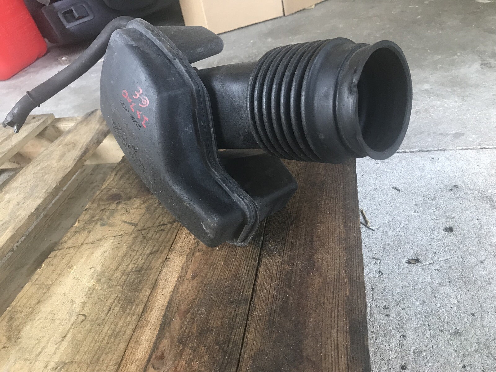 01-05 Lexus IS300 Resonator Intake Housing Duct