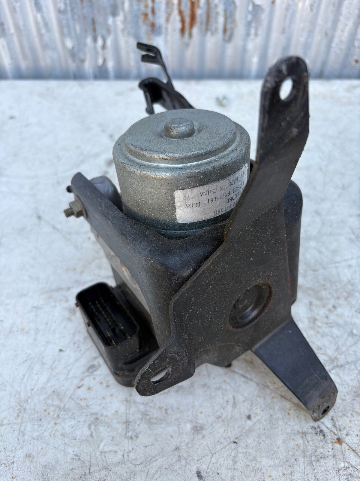 2000-2003 Honda S2000 VSA ABS  Pump And Module Accumulator 5710-5S-2A J50