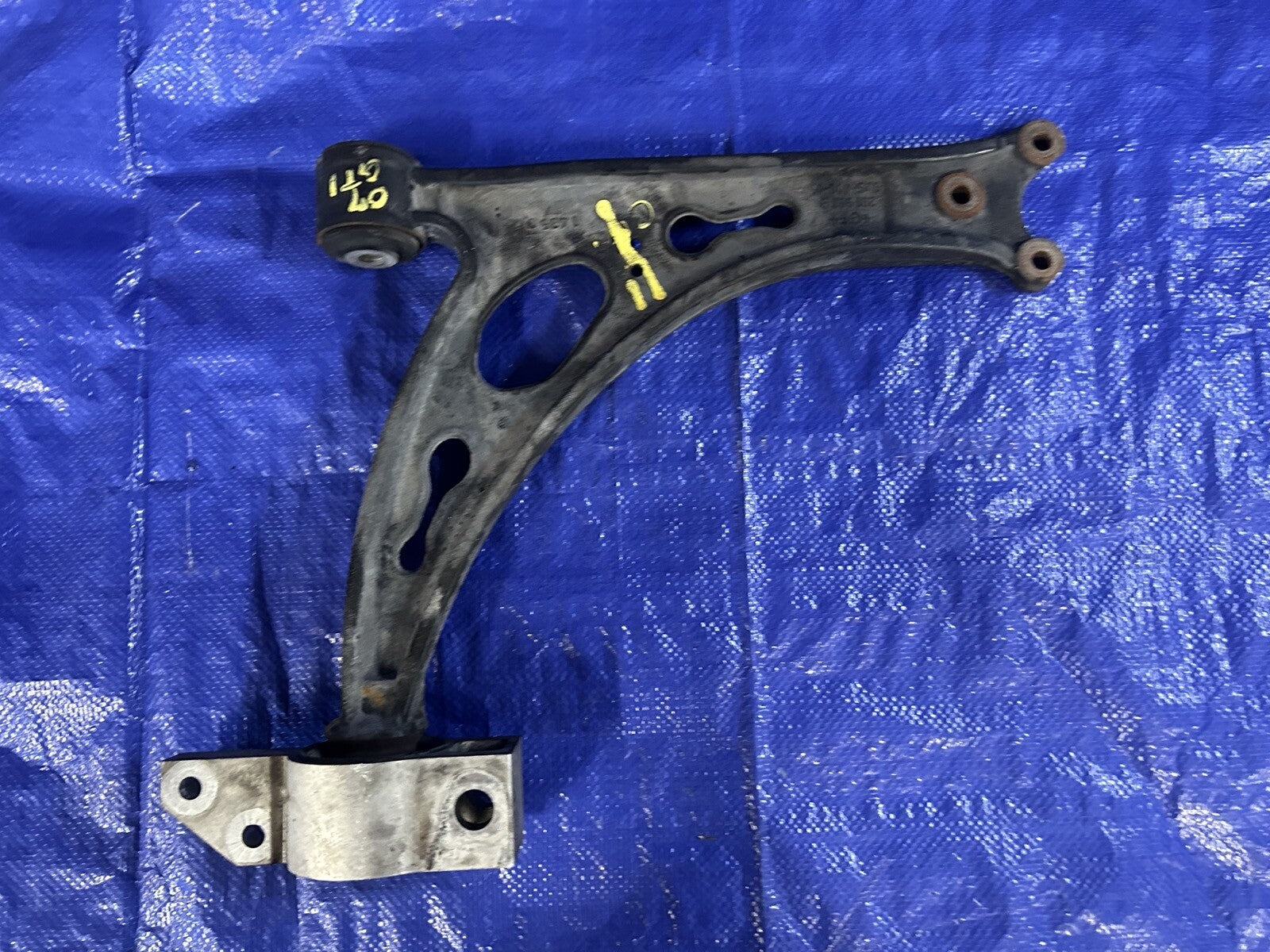 07 VW GTI Lower Control Arm Passenger right 
