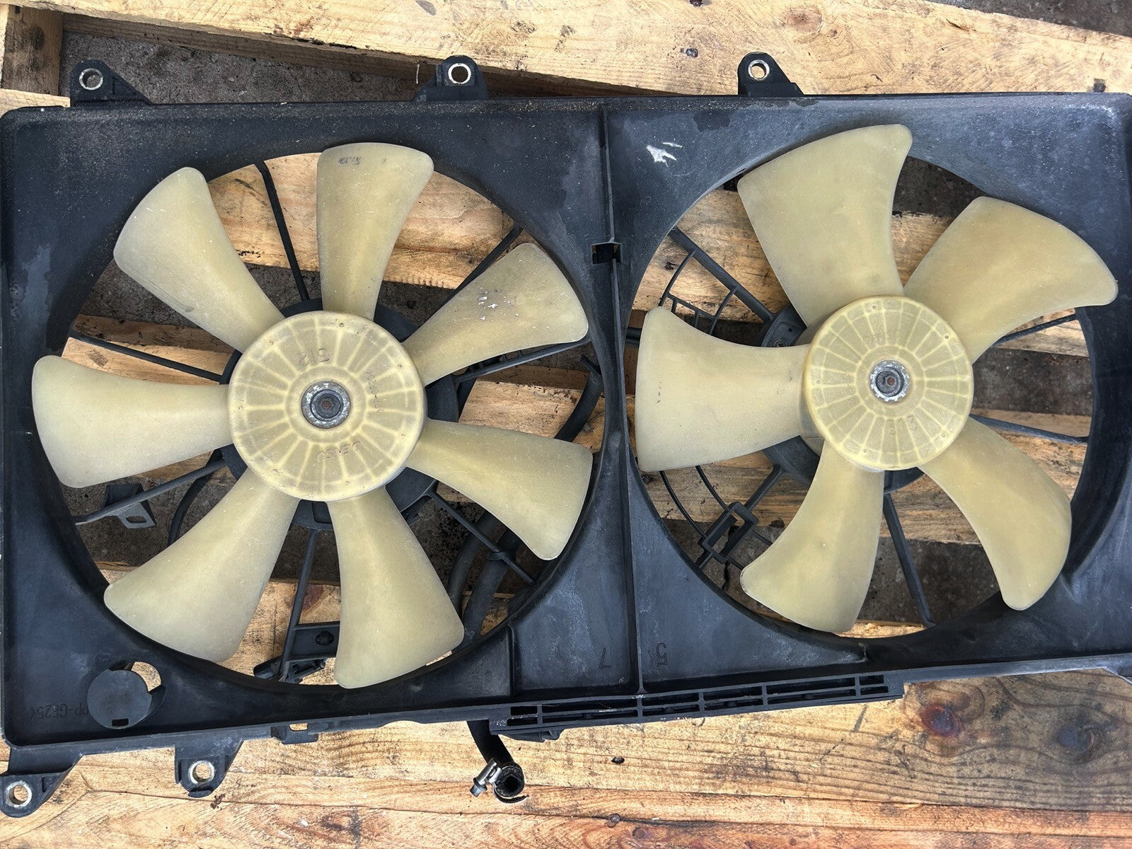 01-05 Lexus IS300 Radiator Fans AC 
