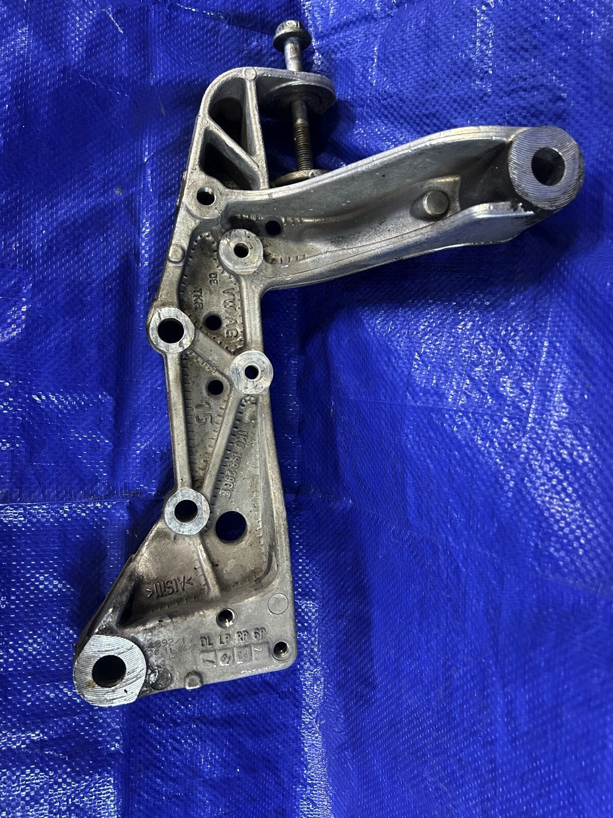 05-07 Volkswagen GTI JETTA front Right Passenger subframe mount bracket