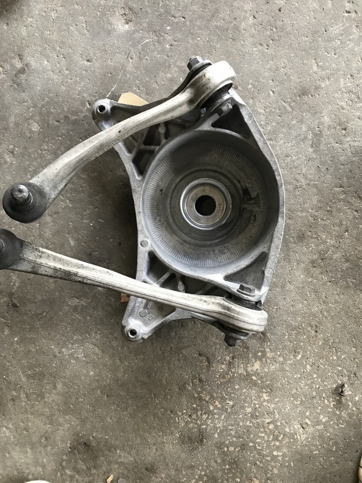 Front Suspension Upper Shock Strut Mount Left For AUDI A4 A5 Q5 