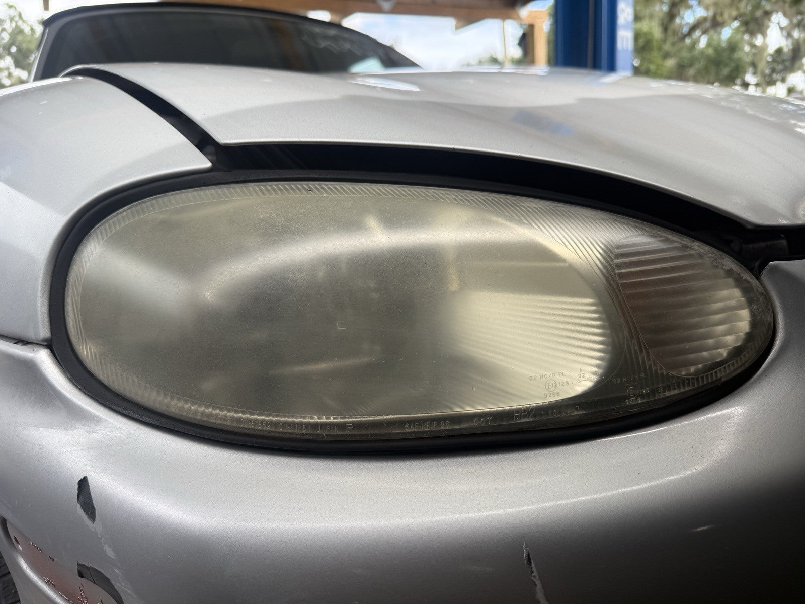 1999 Mazda Miata Passenger Headlight 