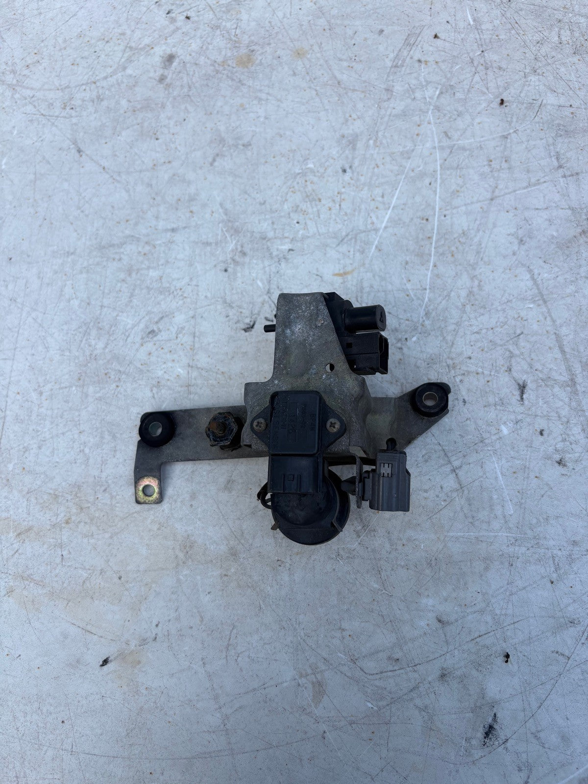 1999-2005 Mazda Miata Evap Vaccum Switch 