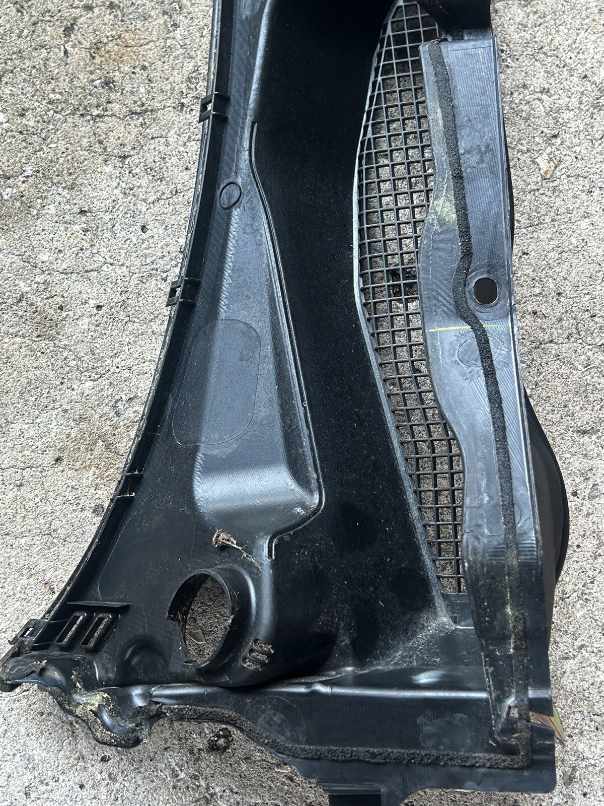 09-11 Subaru WRX Hatchback windshield Wiper Cowl 