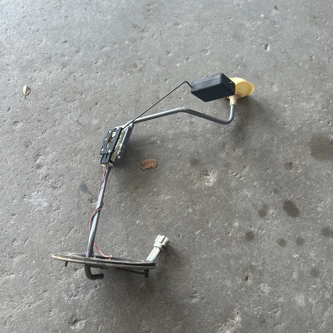 2000-2007 Subaru Impreza fuel tank sending unit
