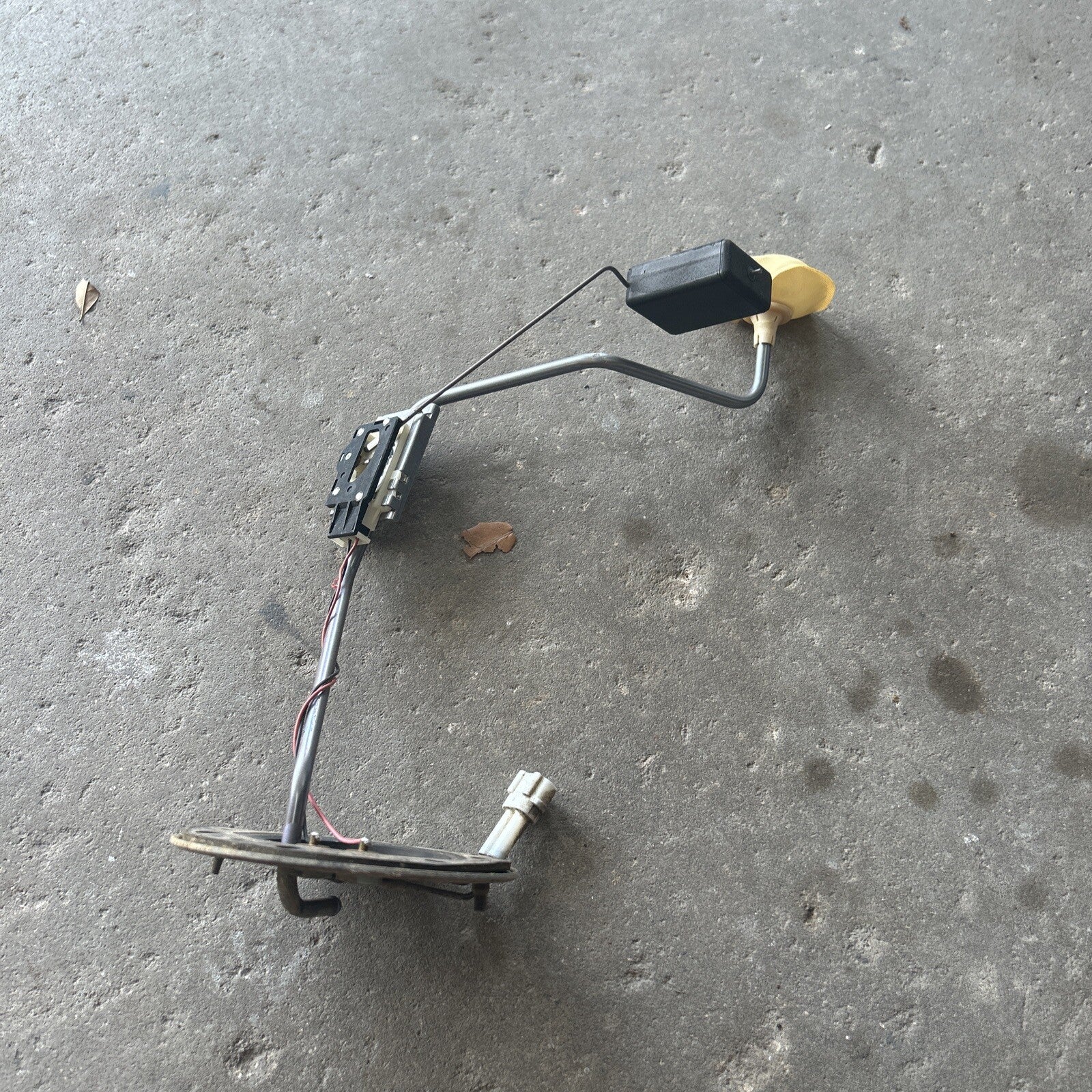2000-2007 Subaru Impreza fuel tank sending unit
