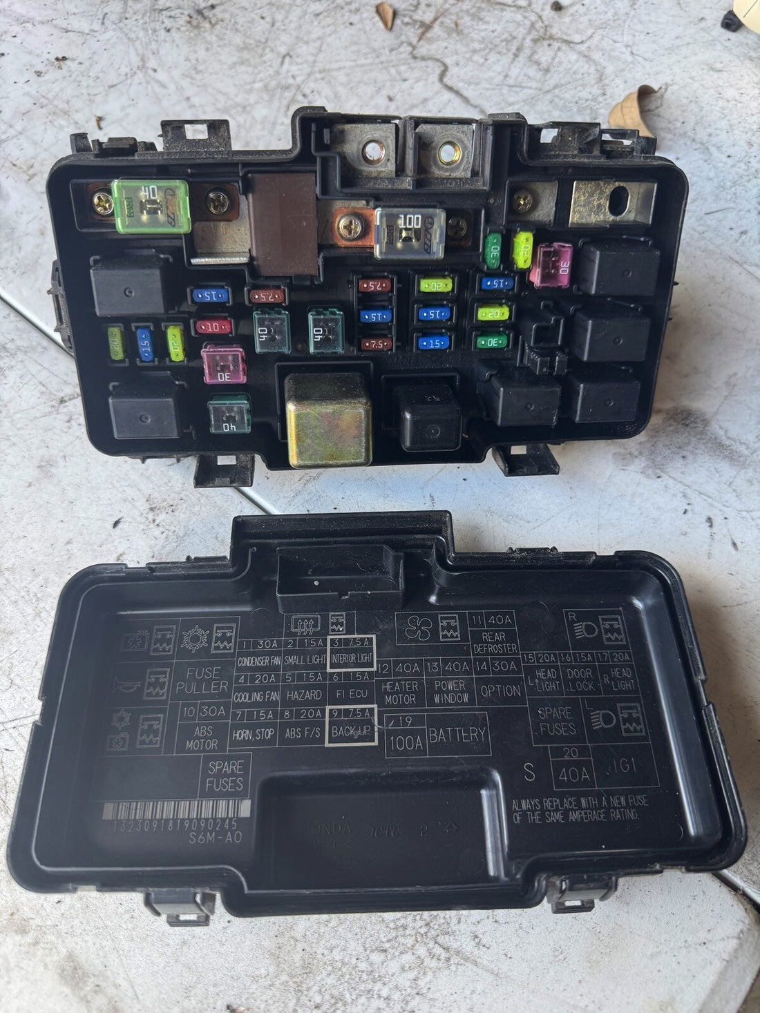 02-04 Acura RSX Fuse Box W/Relays