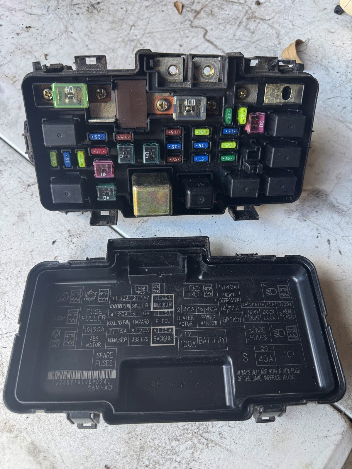 02-04 Acura RSX Fuse Box W/Relays