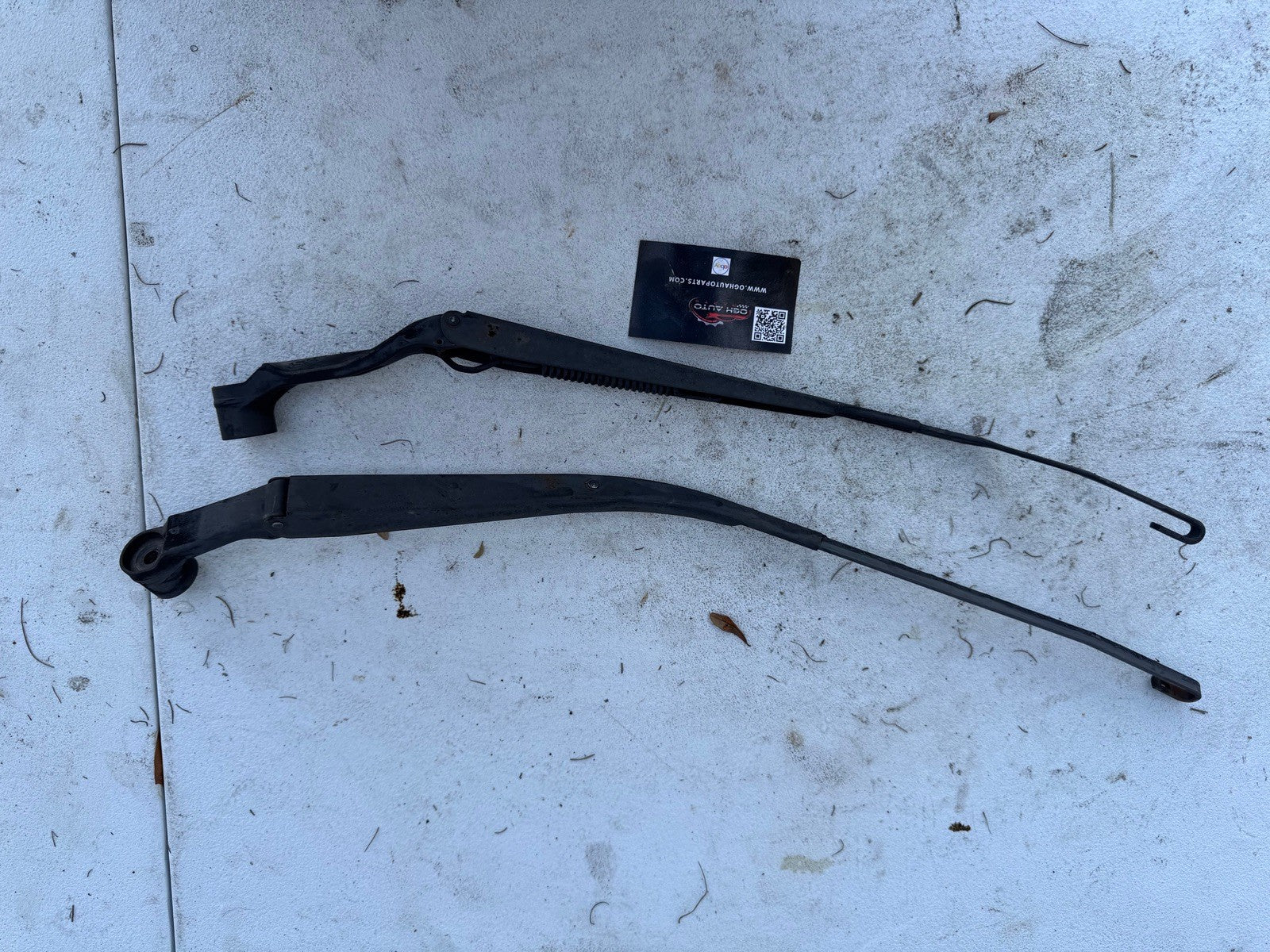 04-08 Mazda RX8 wiper arms