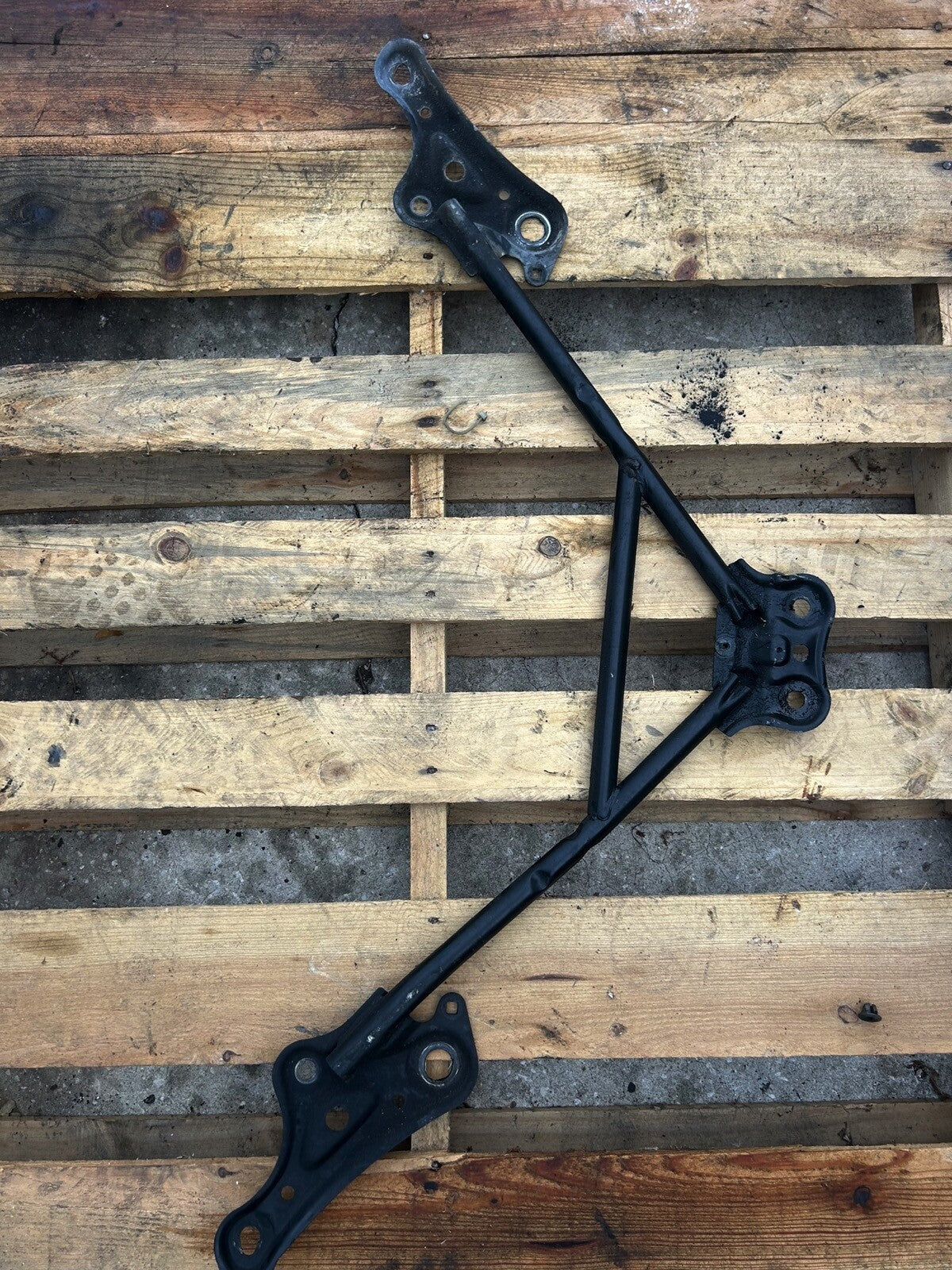 01-05 Lexus IS300 Front Chassis Lower A Brace 