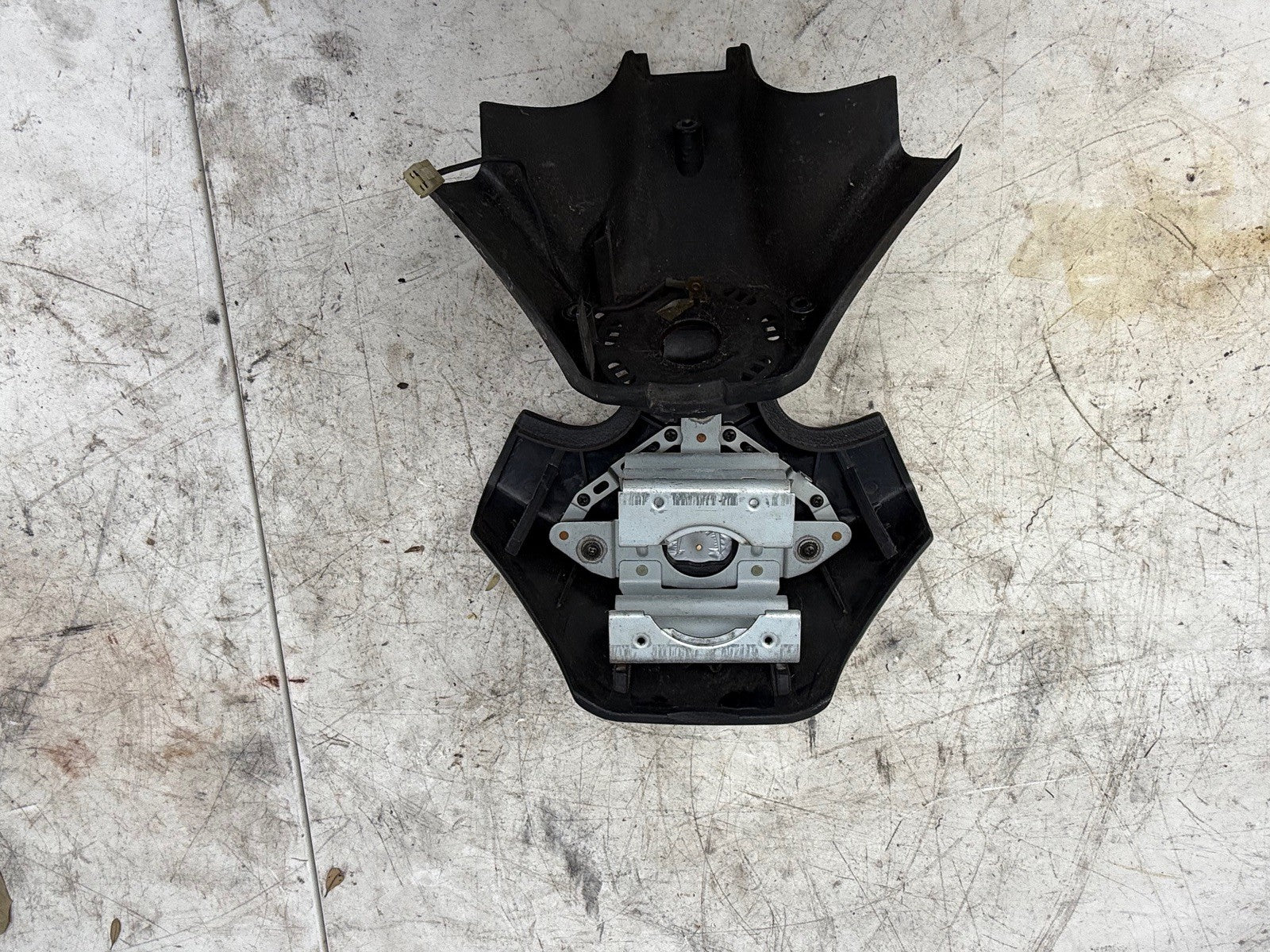 1989-1990 Honda CRX SI Steering wheel Horn 