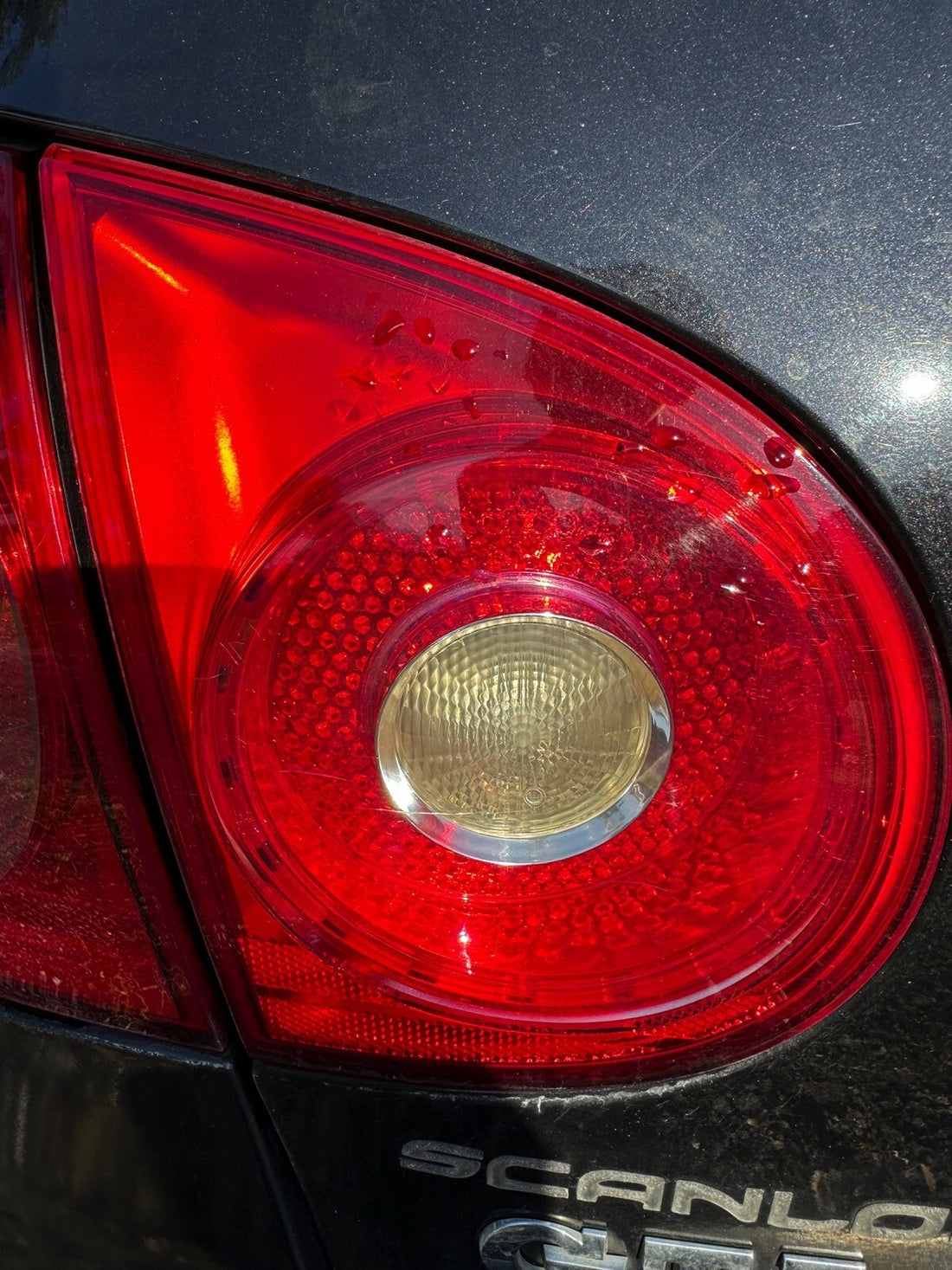 2006-2007 VOLKSWAGEN GTI REAR LEFT HATCH DRIVERS SIDE INNER TAIL LIGHT OEM