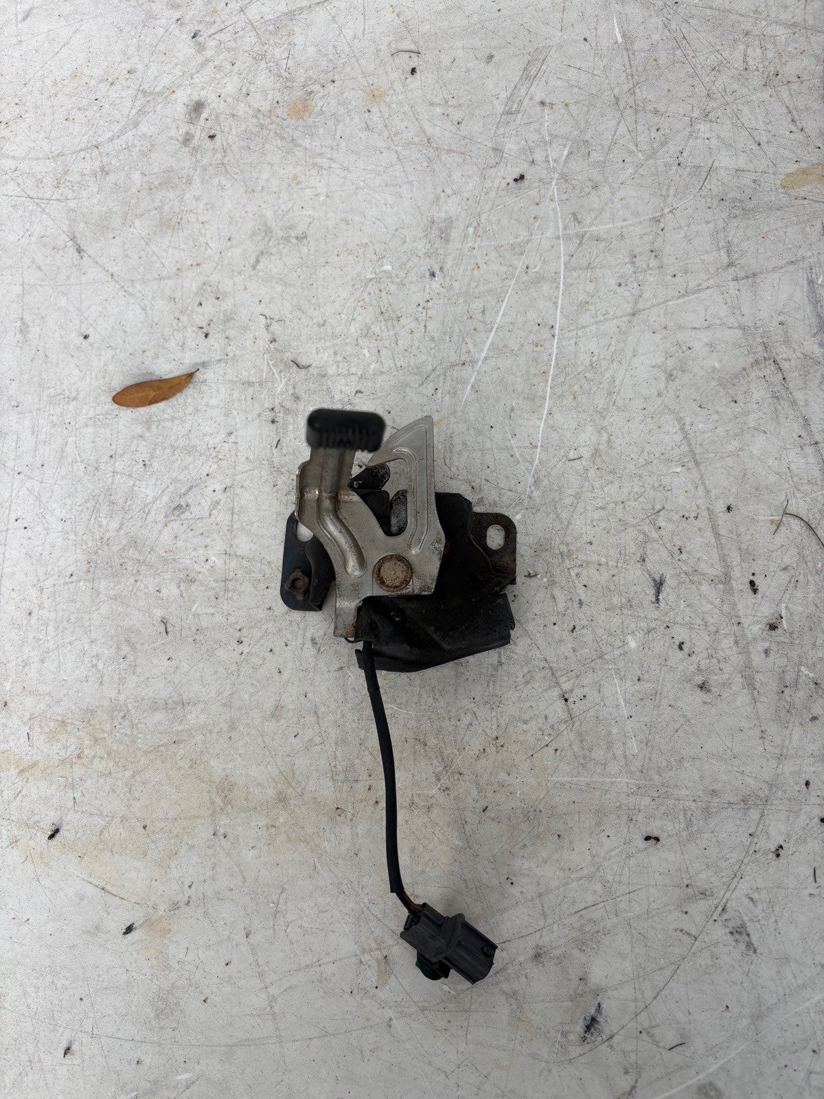 2002-2005 Honda Civic EP3 SI Hatchback Hood Latch OEM 