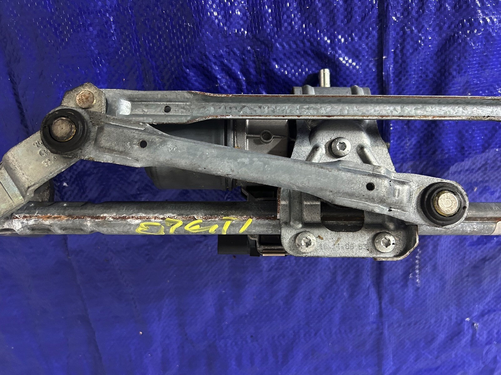 07 VW GTI Windshield Wiper Motor Assembly 
