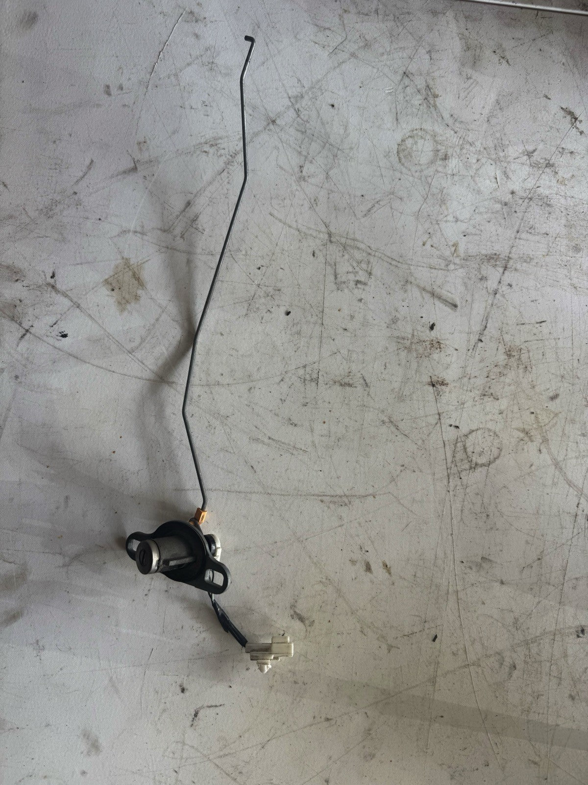 2004-2008 Mazda RX8 trunk lock with rod