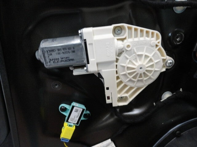 2010 AUDI A-4 DRIVERS DOOR WINDOW MOTOR