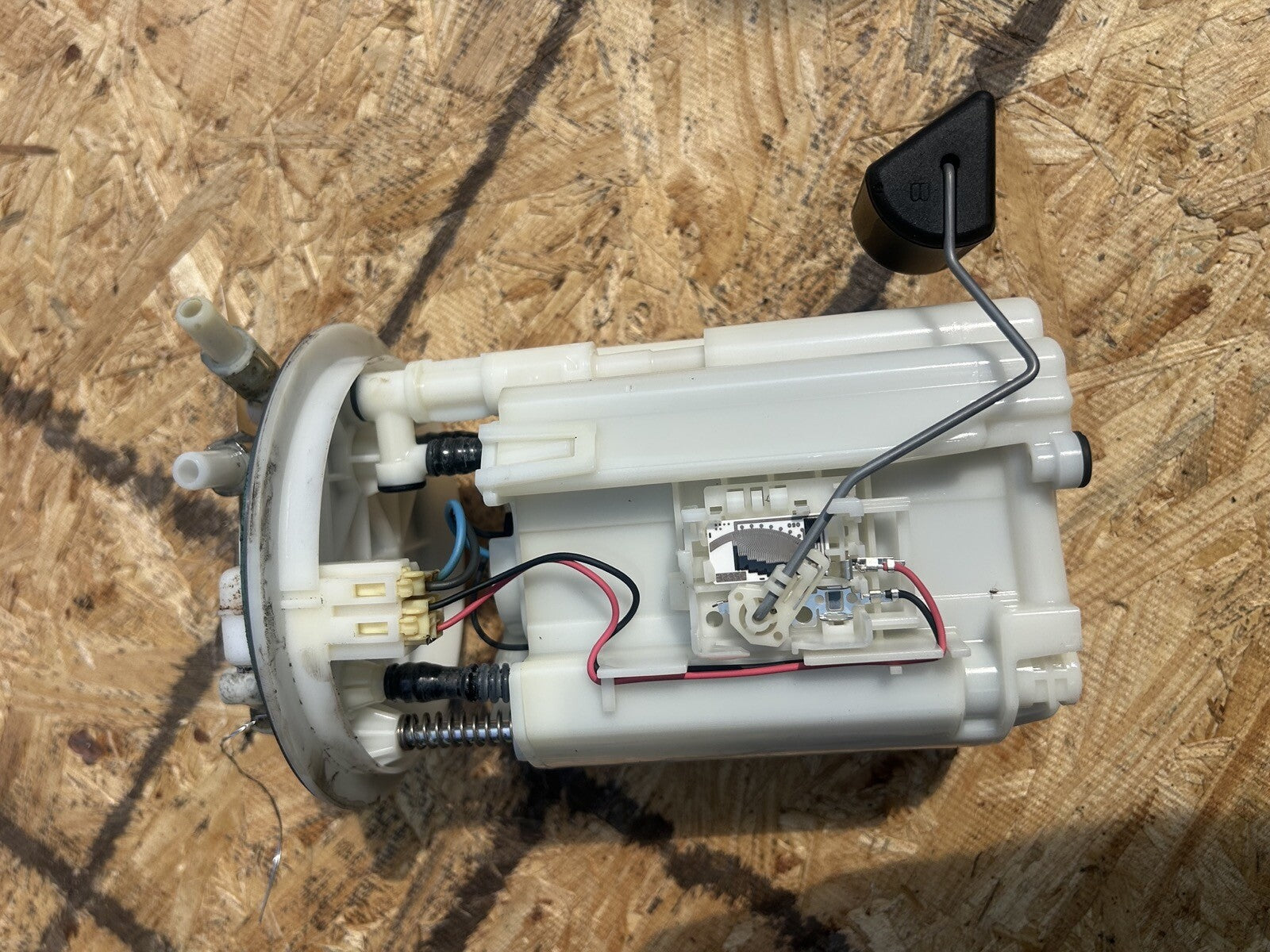 09-2012 Subaru WRX Fuel Pump Assembly 