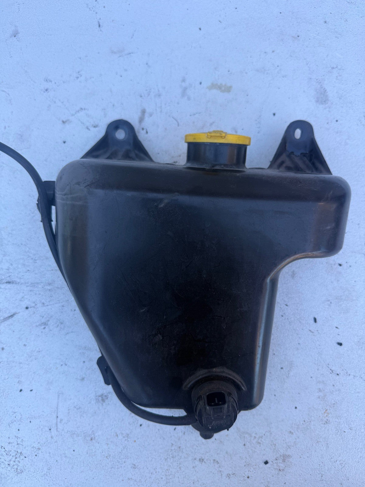2004-2005 Mazda rx8 windshield bottle tank