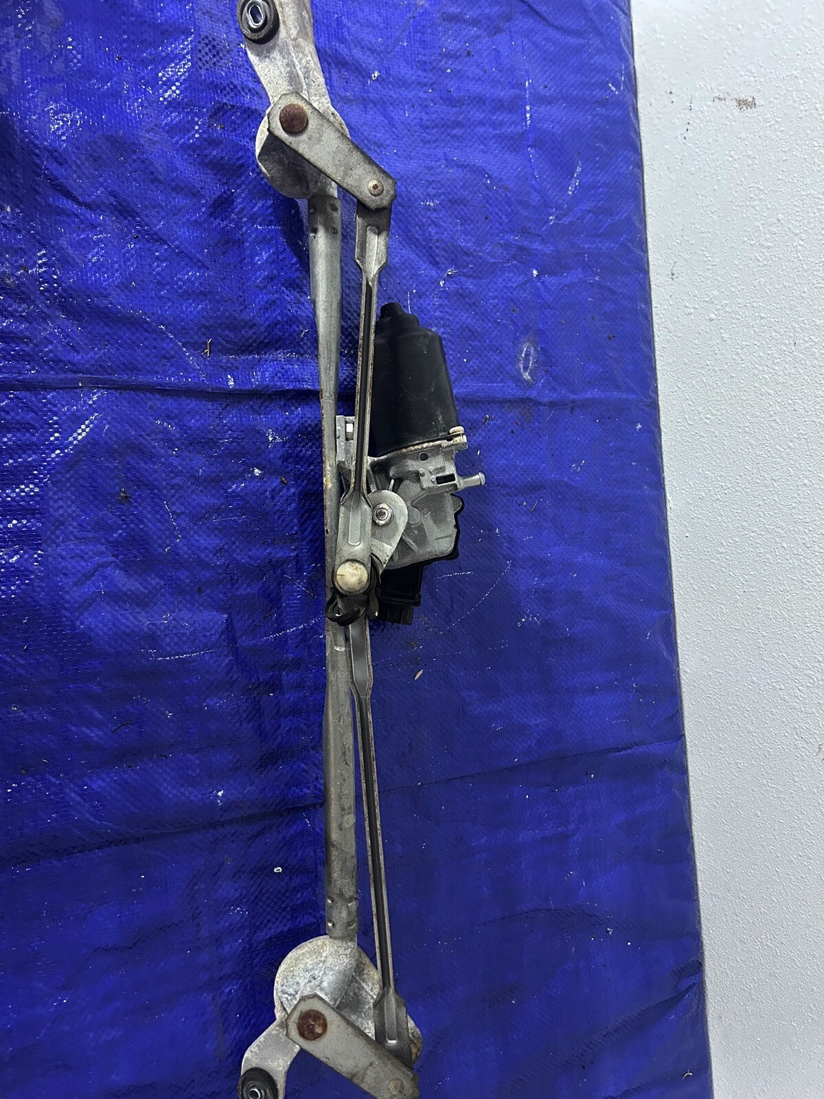 04-09 Mazda Rx8 Wiper motor assembly 