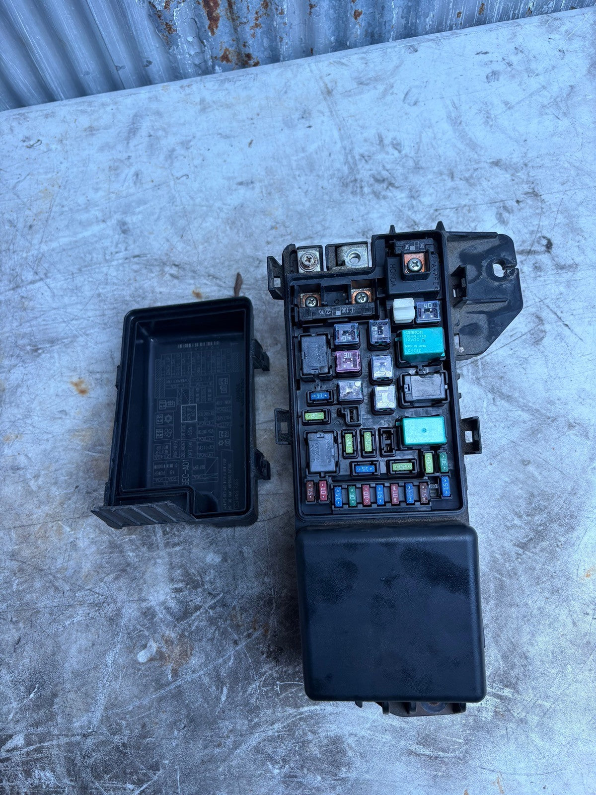 2004-2006 Acura TSX Manual Engine Bay Fuse Box OEM 